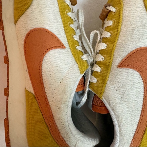 Women’s Nike Daybreak SE 'Sun Club - White Sand Gold' - Picture 10 of 13